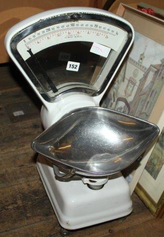 Avery white enamelled sweet shop scales
